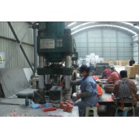 Y重慶市半自動鐵劑錳劑粉末成型液壓機(jī)久經(jīng)市場考驗(yàn) 速度快